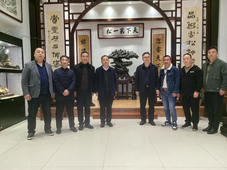 定远县委宣传部副部长黄家祝来安徽省灵璧石协会参观交流