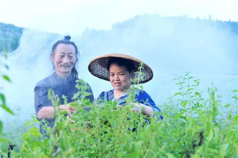 欧阳江南与黄晓莉：传承与梦想的传奇人生