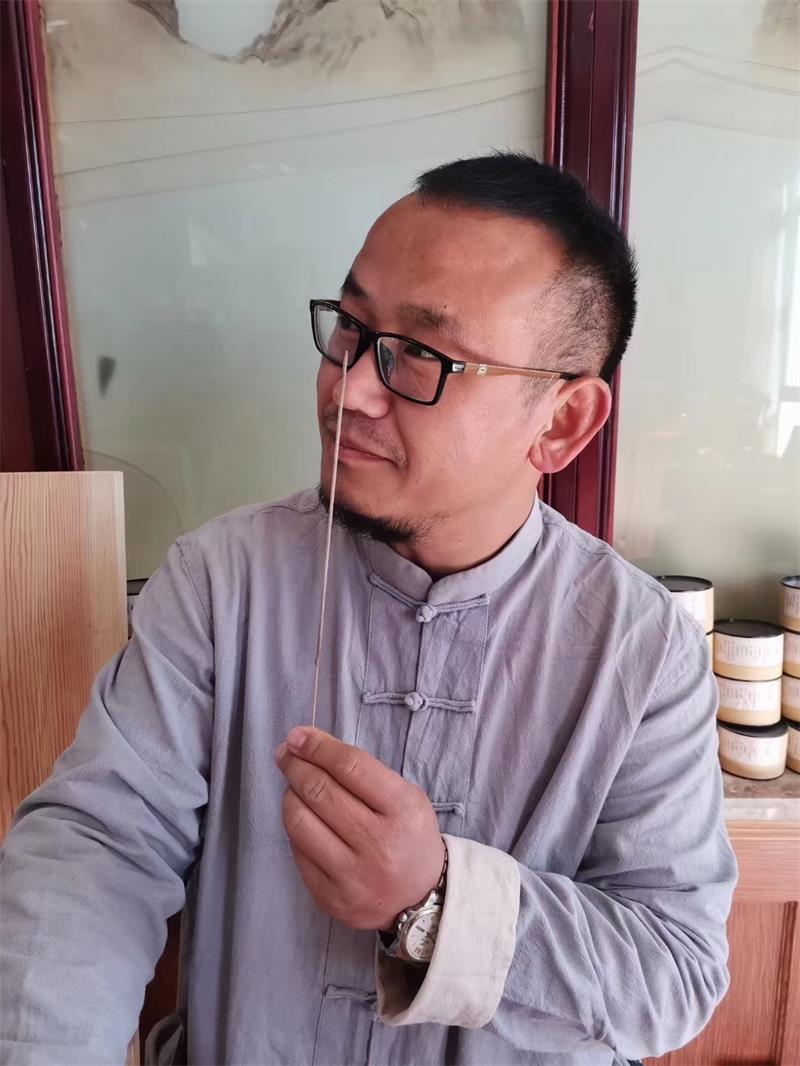  妙笔绘丹心 岐黄写大爱——记中医画家何江思的艺术人生