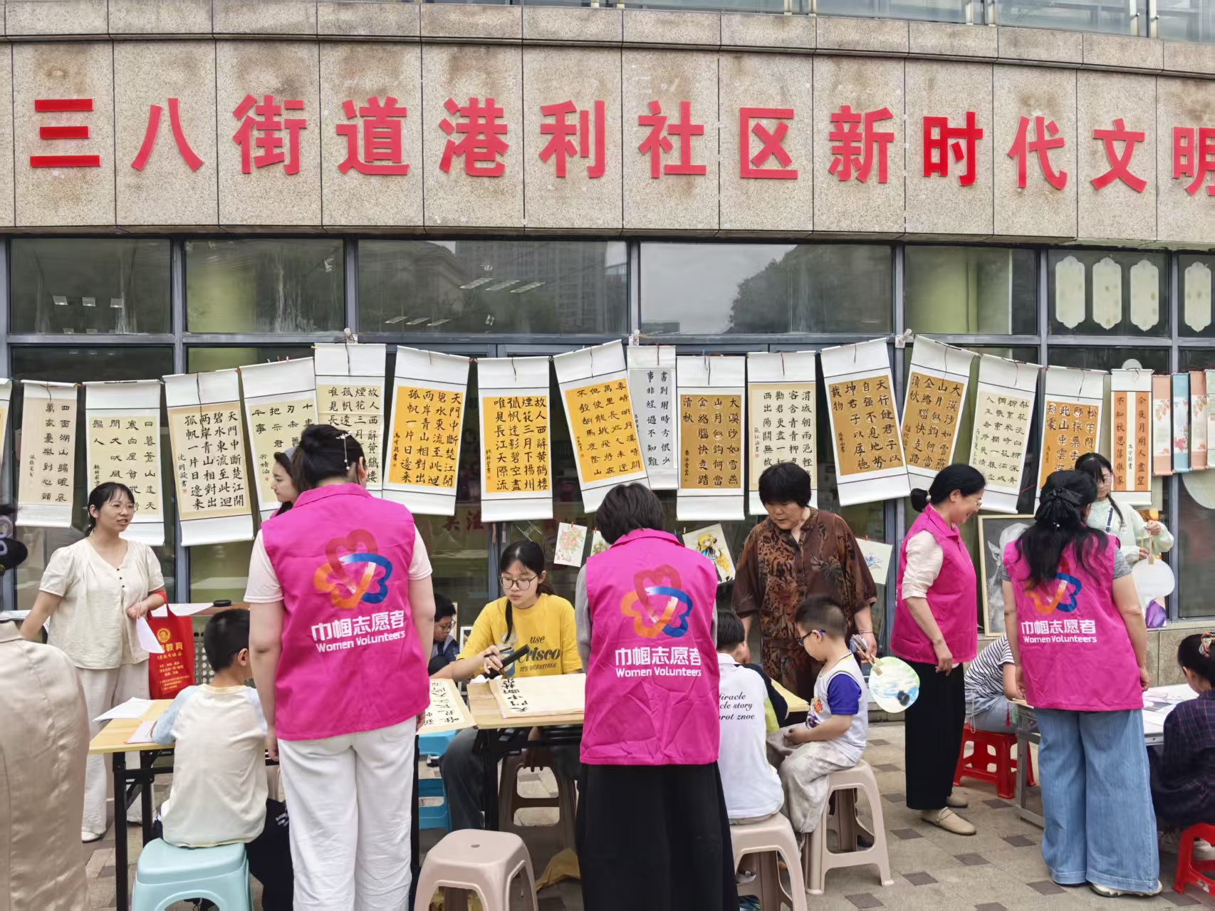 宿州市埇桥区港利社区开展“浓情迎端午，书画送吉祥”少儿书画亲子活动